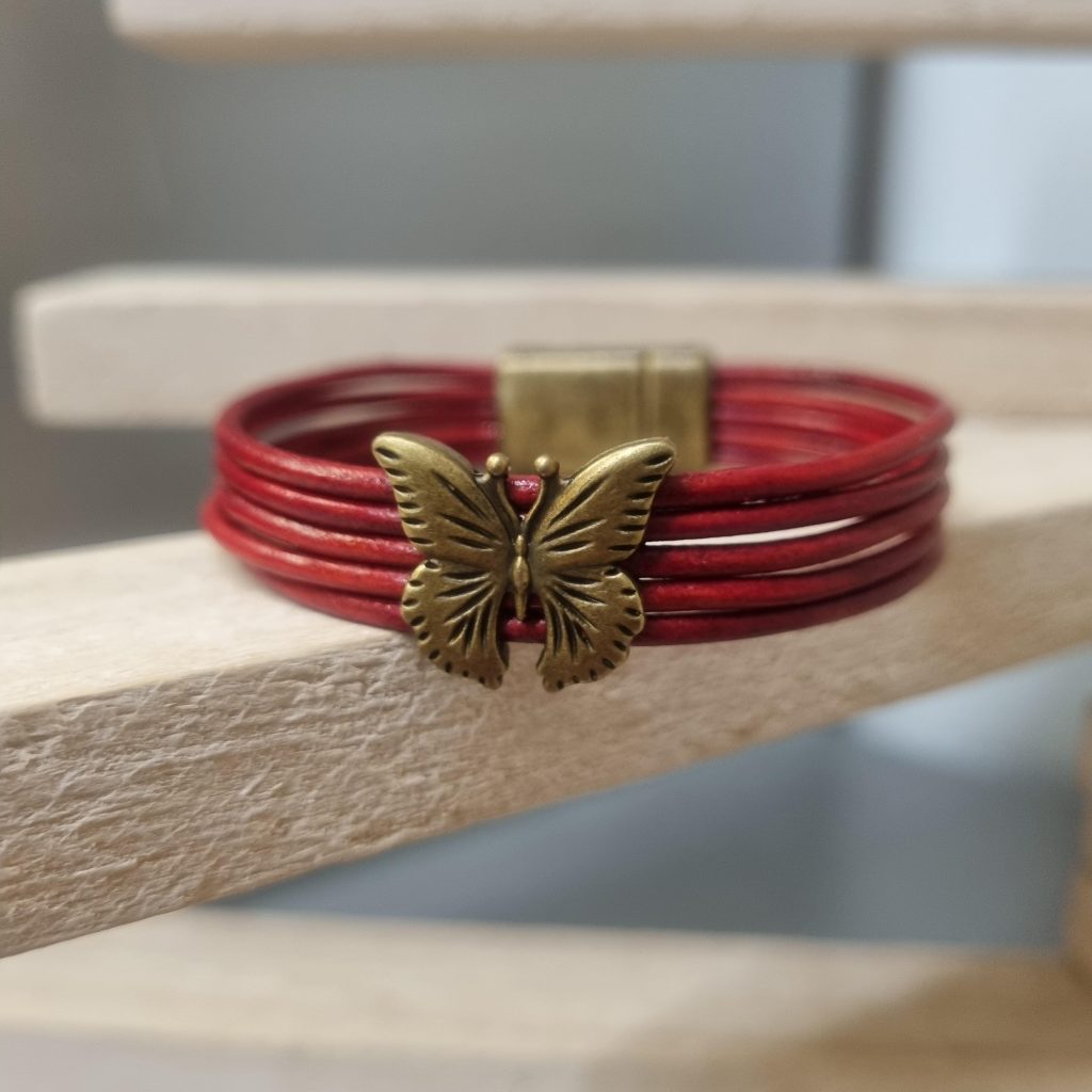 Bracelet en cuir avec papillon bronze (Coloris au choix)