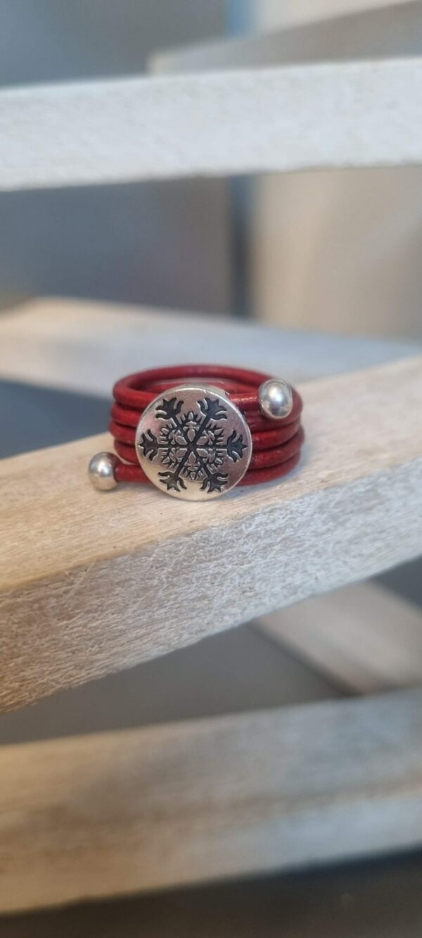 Bague femme cuir rond rouge et flocon argenté