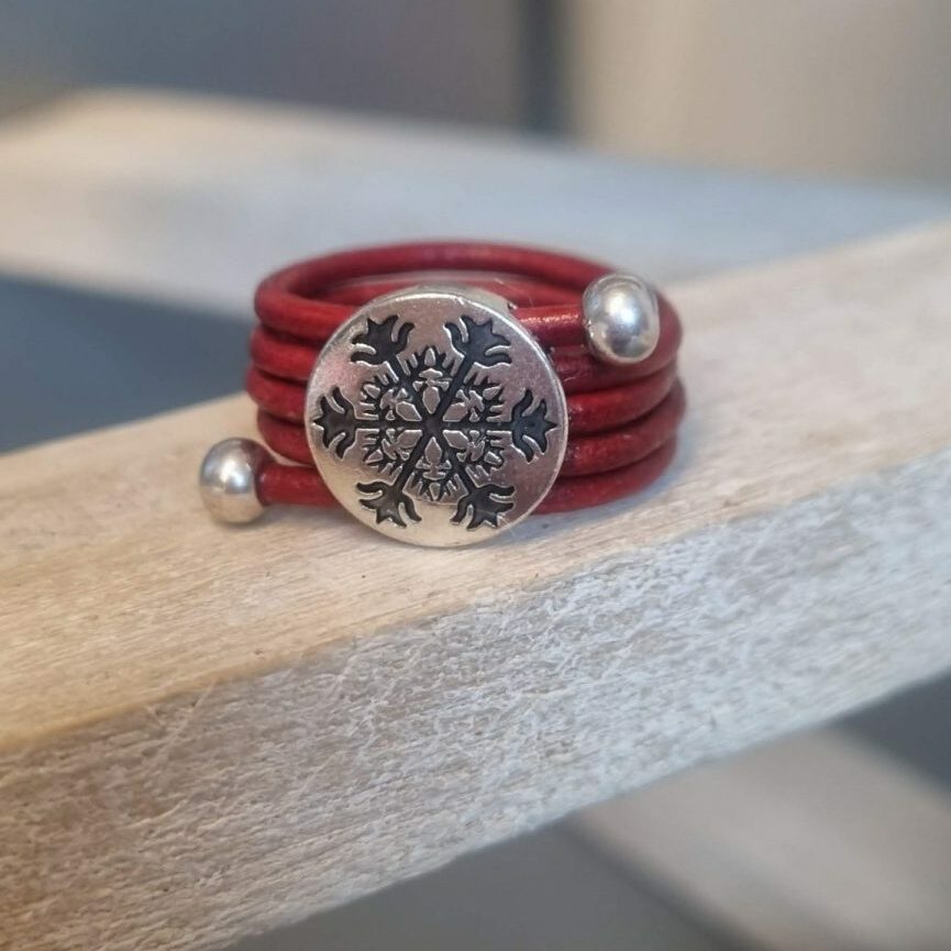 Bague femme cuir rond rouge et flocon argenté