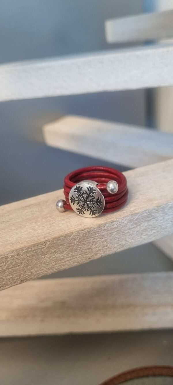 Bague femme cuir rond rouge et flocon argenté