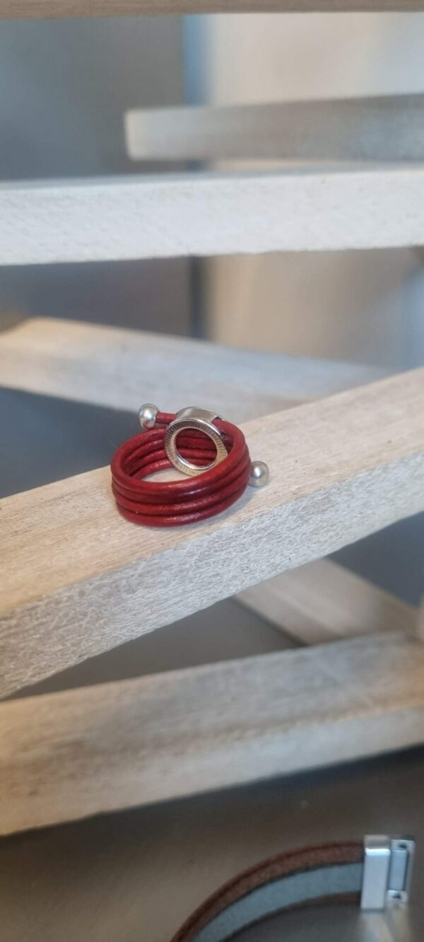 Bague femme cuir rond rouge et flocon argenté