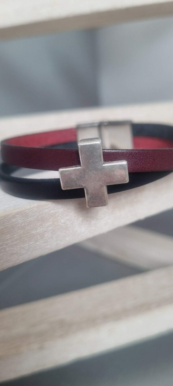 21CUI73 Bracelet homme 12 mm en cuir plat bordeaux et noir et sa croix