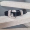 Bracelet homme en cuir plat noir et son fermoir U zamak argenté