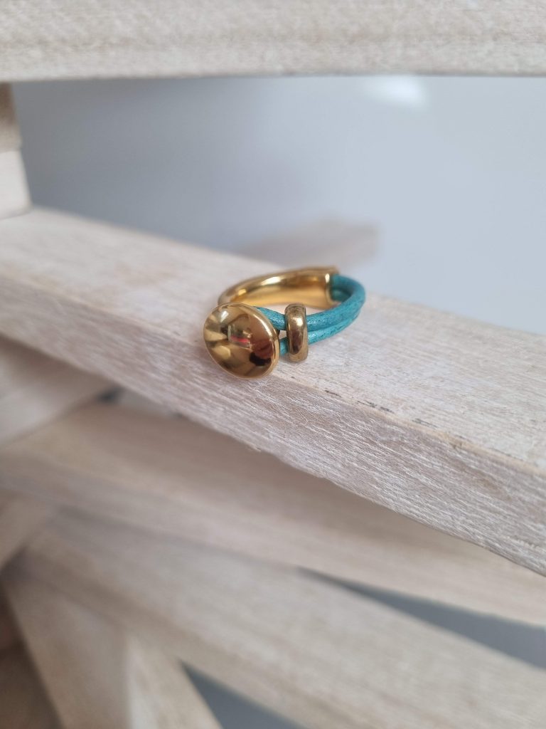 Bague femme en cuir rond 2 mm  et demi anneau doré