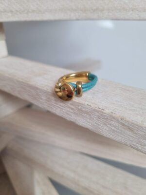 Bague femme en cuir rond 2 mm  et demi anneau doré – Image 3