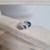 Bague femme en cuir rond 2 mm (coloris au choix) et demi anneau argenté