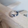 Bague femme en cuir rond 2 mm (coloris au choix) et demi anneau argenté
