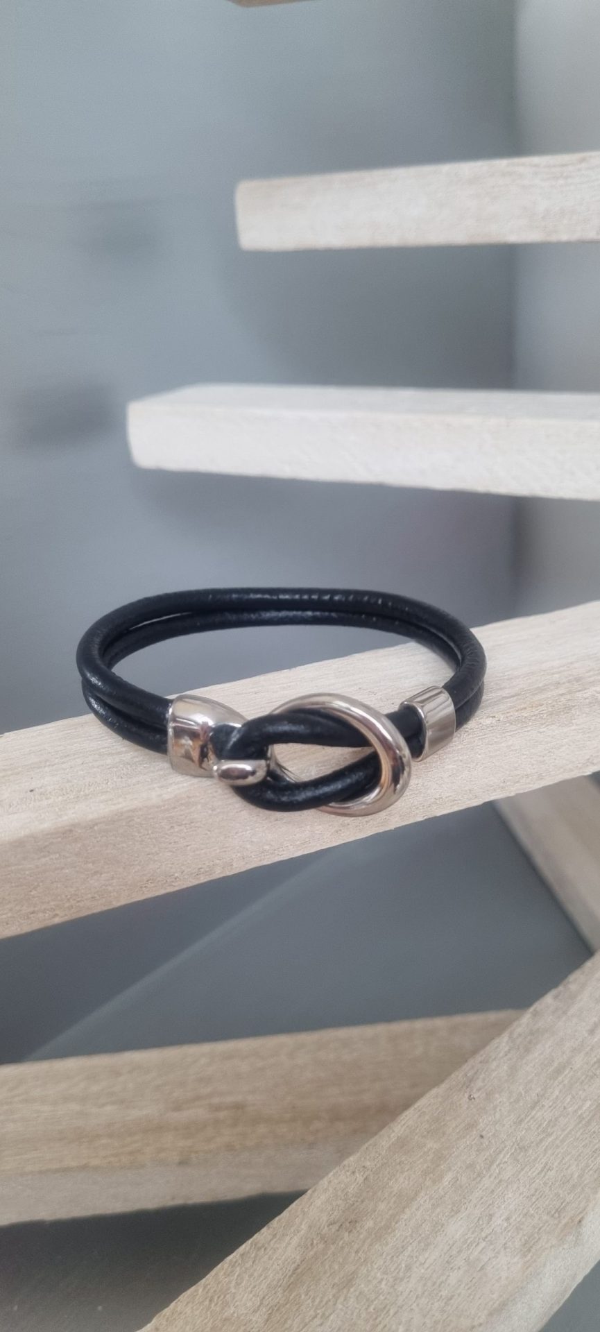 Bracelet unisexe cuir rond noir et fermoir crochet argent