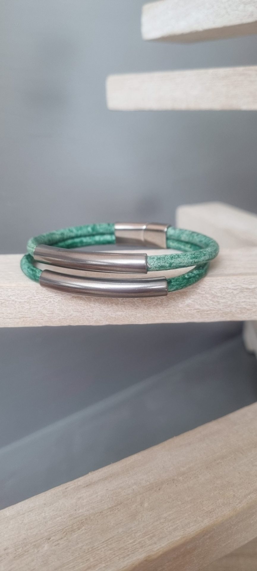Bracelet femme cuir rond et tubes acier