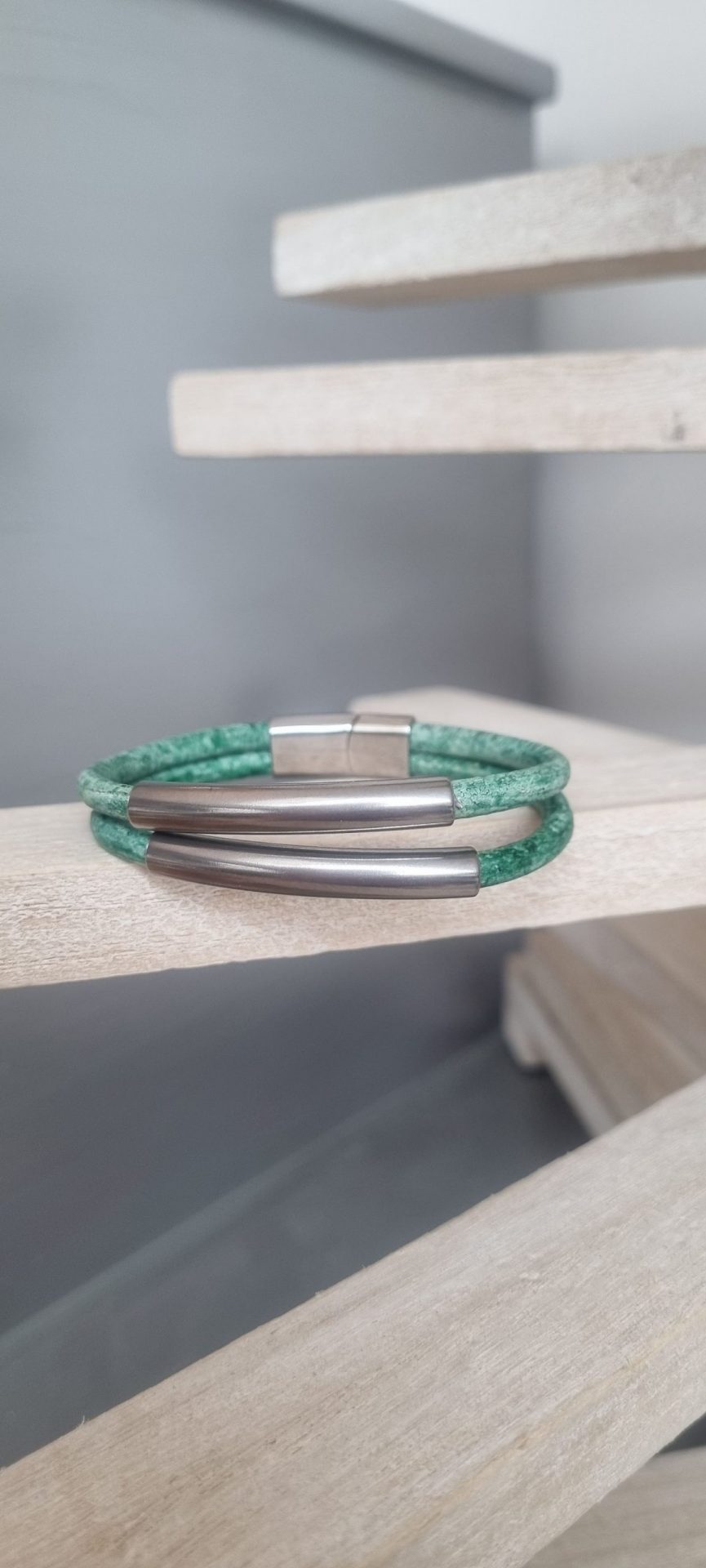 Bracelet femme cuir rond et tubes acier