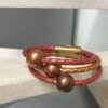 Bracelet femme en cuir rond tressé et ses trois perles cuivres