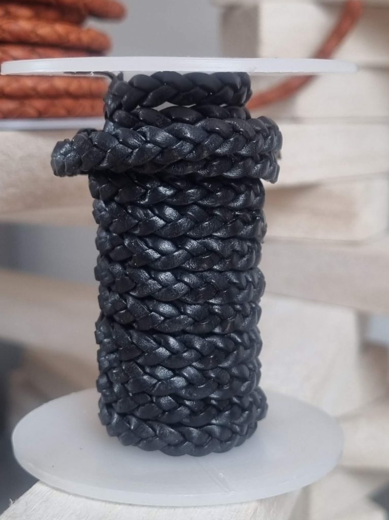 Cuir plat tressé noir