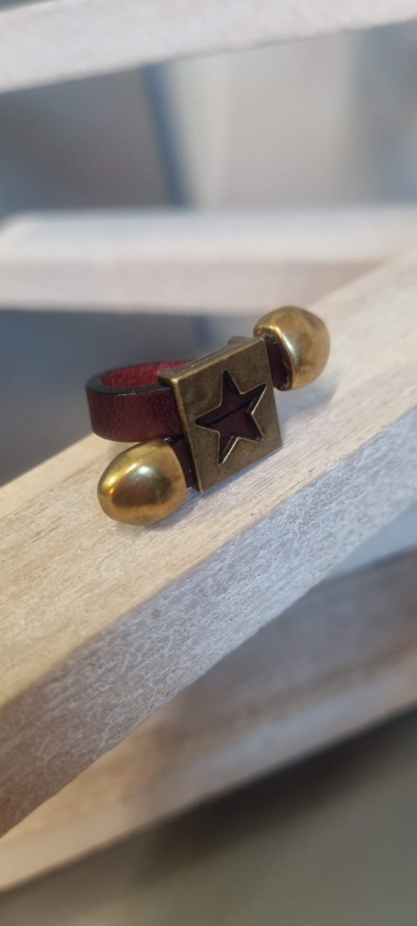 Bague en cuir 6 mm bordeaux, son étoile et ses embouts bronze