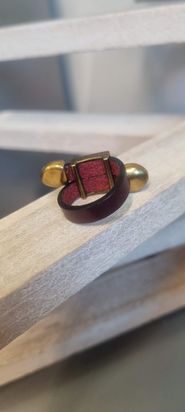 Bague en cuir 6 mm bordeaux, son étoile et ses embouts bronze