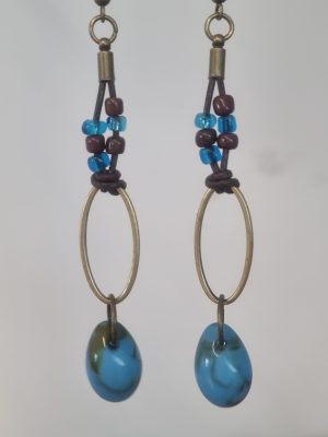 Boucles d'oreille cauri bleu, anneau ovale et cuir rond 1 mm
