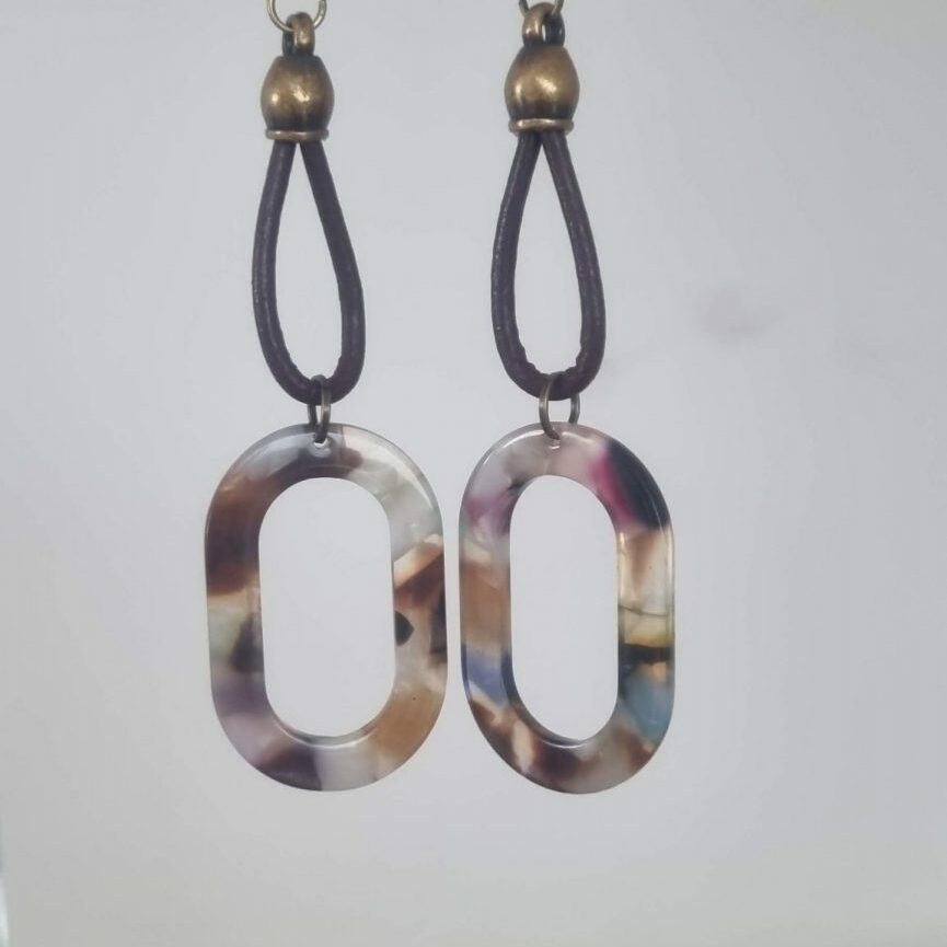 Boucle d'oreille cuir marron et ovale creux acétate tons marrons