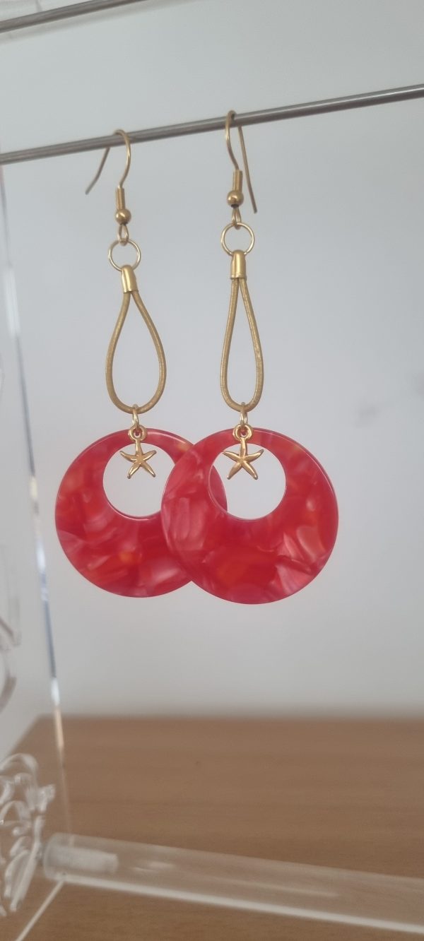 Boucles d'oreille acétate rond orange rouge et étoile dorée, cuir doré