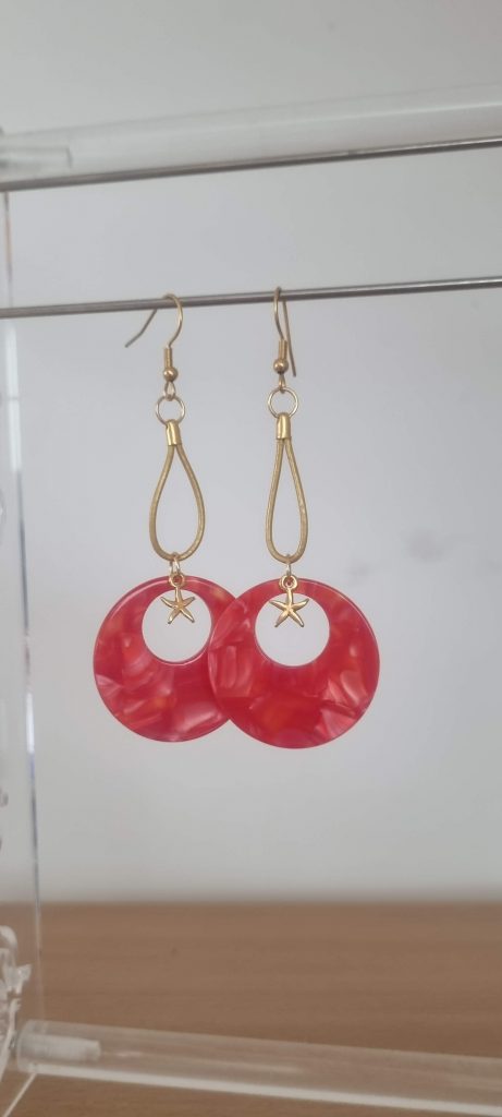 Boucles d'oreille acétate rond orange rouge et étoile dorée, cuir doré