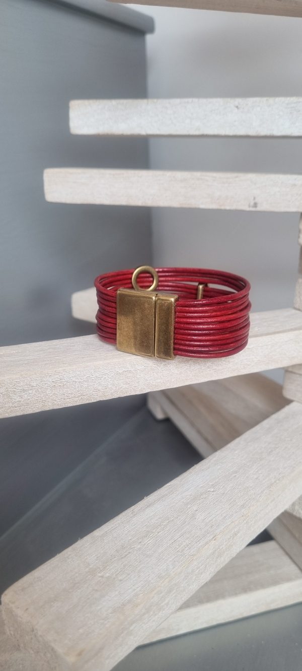 2CO21SCB manchette femme en cuir rond rouge et passants vieil or