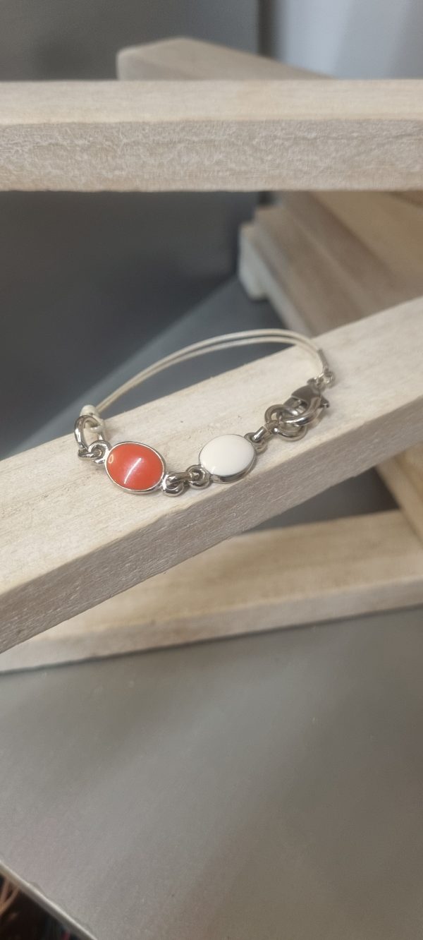 Bracelet cuir rond doré métallisé et passant en résine orangé et beige