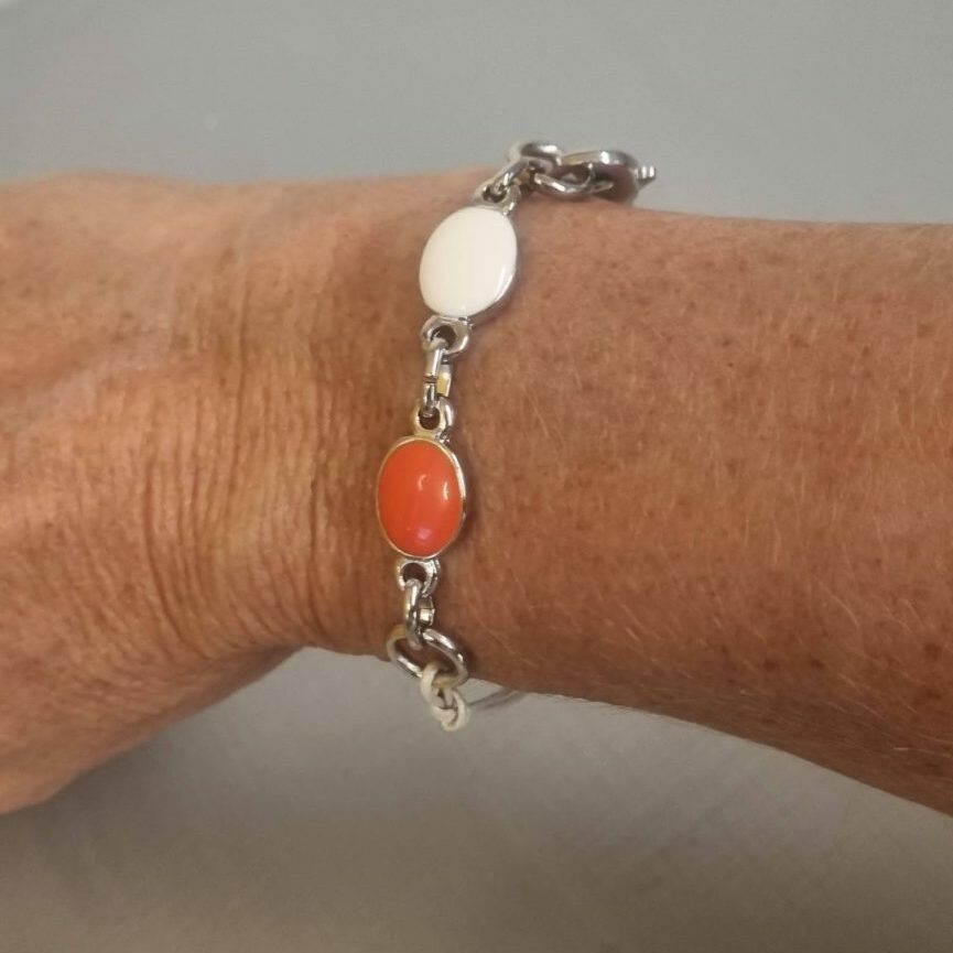 Bracelet cuir rond doré métallisé et passant en résine orangé et beige