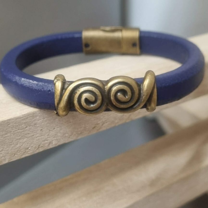 Bracelet homme en cuir regaliz bleu violet et passant bronze