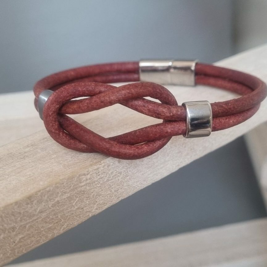 Bracelet homme en cuir rond 4 mm vieux rouge et signe infini