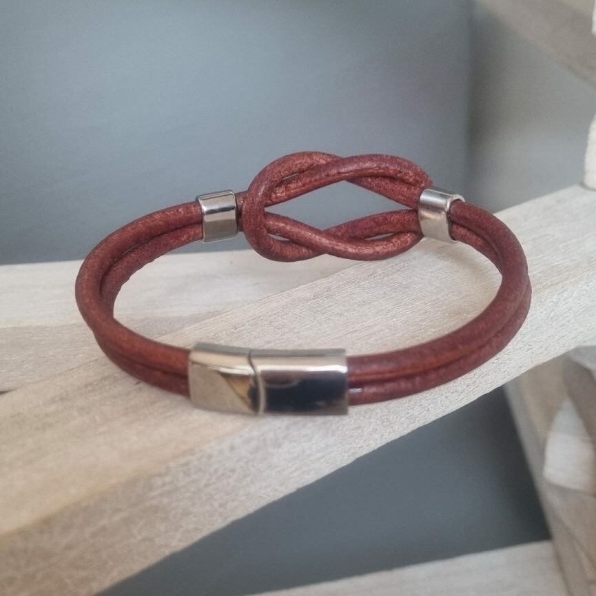 Bracelet homme en cuir rond 4 mm vieux rouge et signe infini