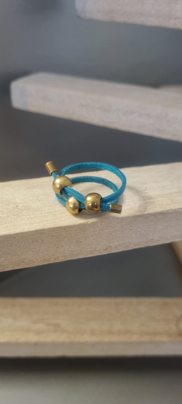 Bague femme en cuir 2mm turquoise et perles bronzes