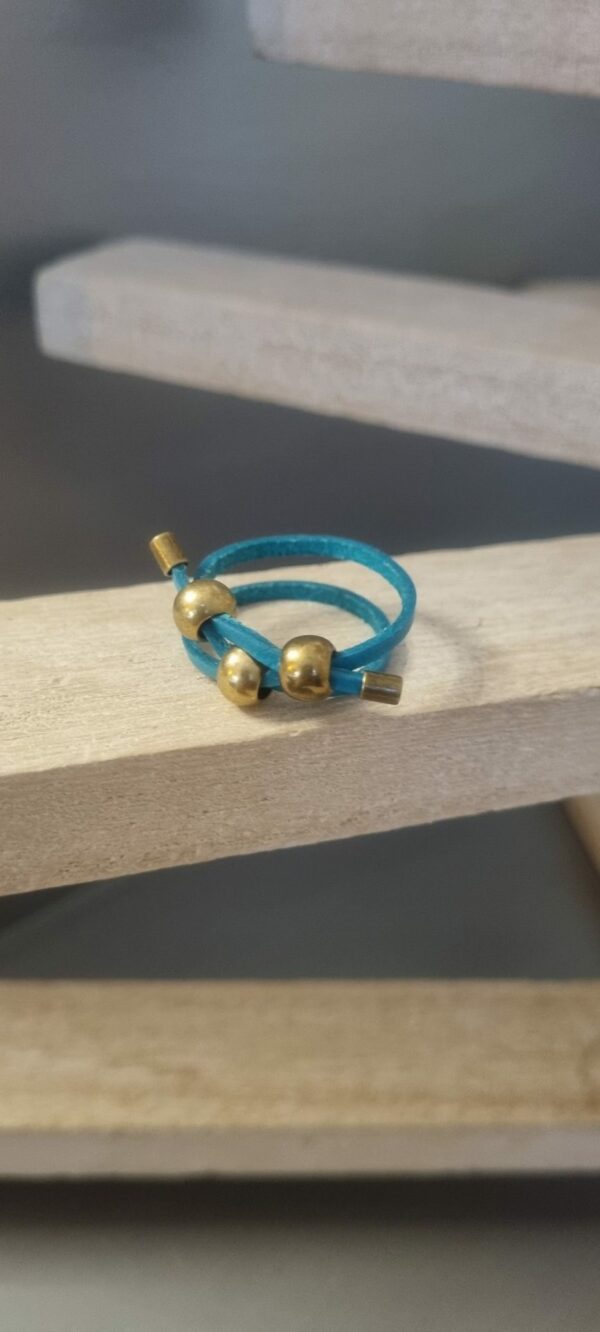 Bague femme en cuir 2mm turquoise et perles bronzes