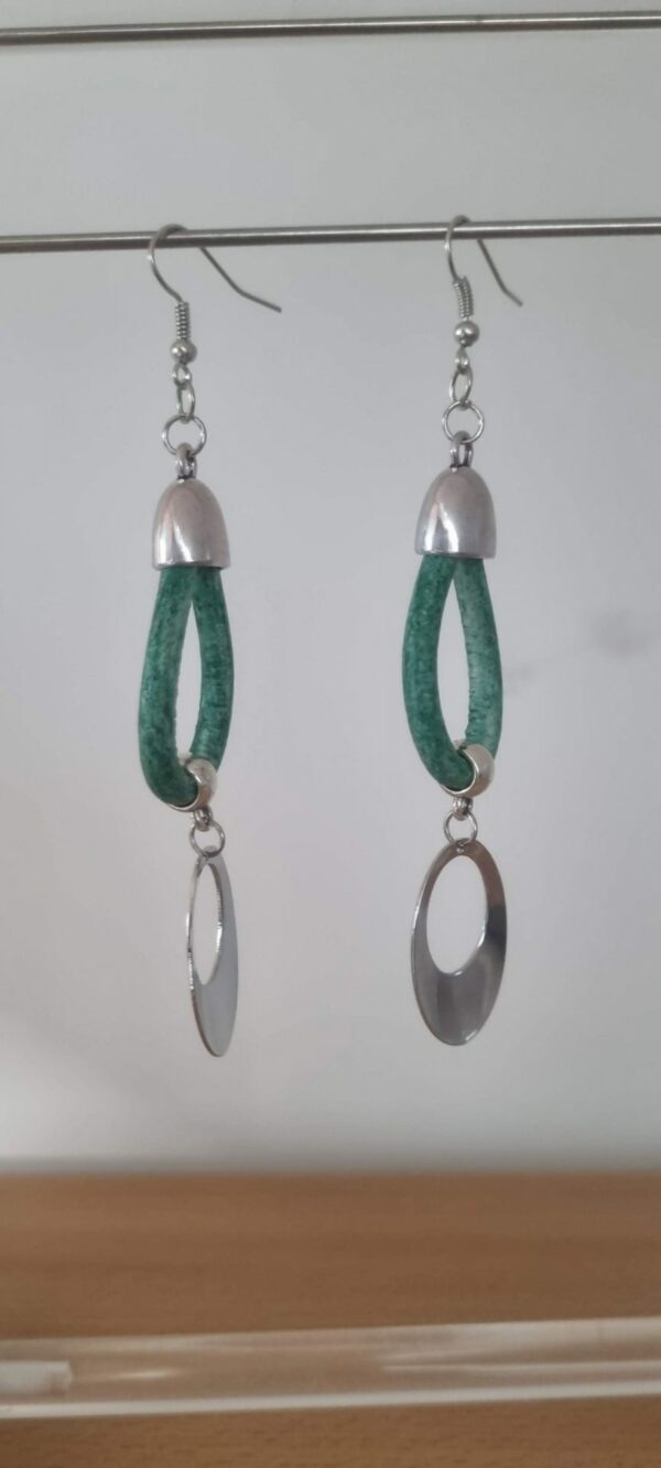 Boucles d'oreilles cuir rond vert et son pendentif ovale