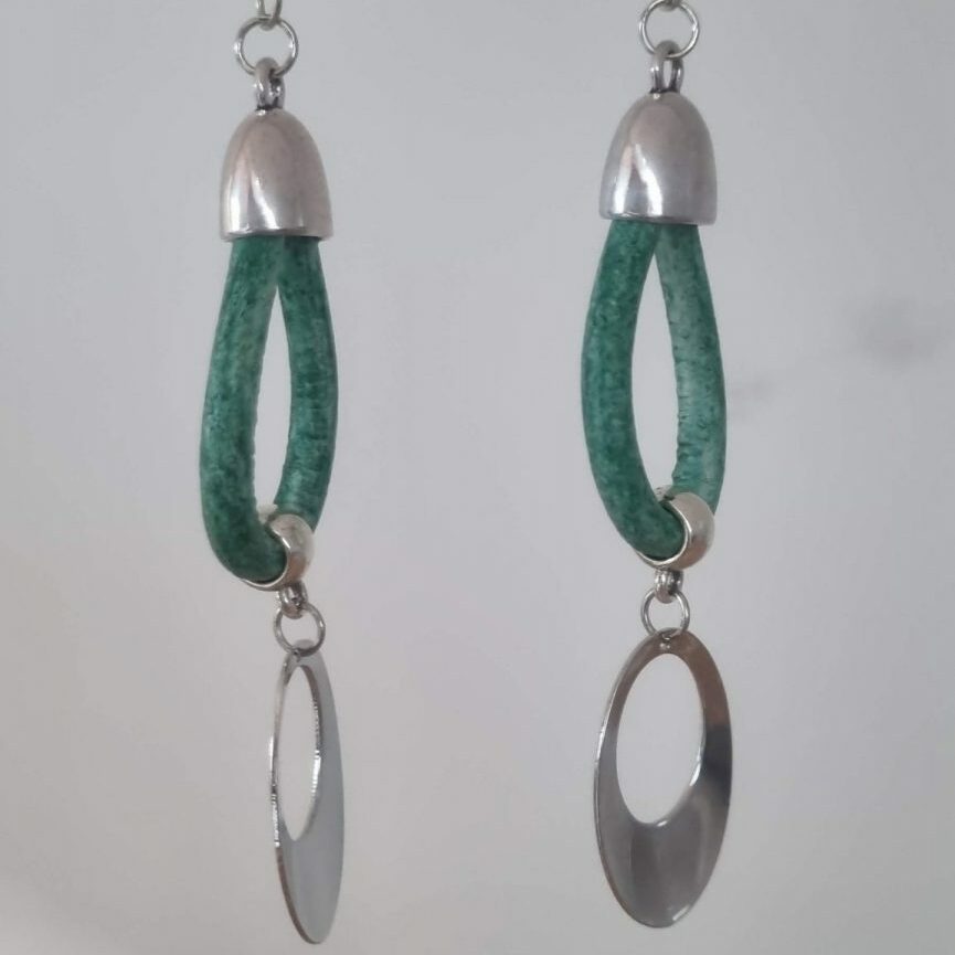 Boucles d'oreilles cuir rond vert et son pendentif ovale