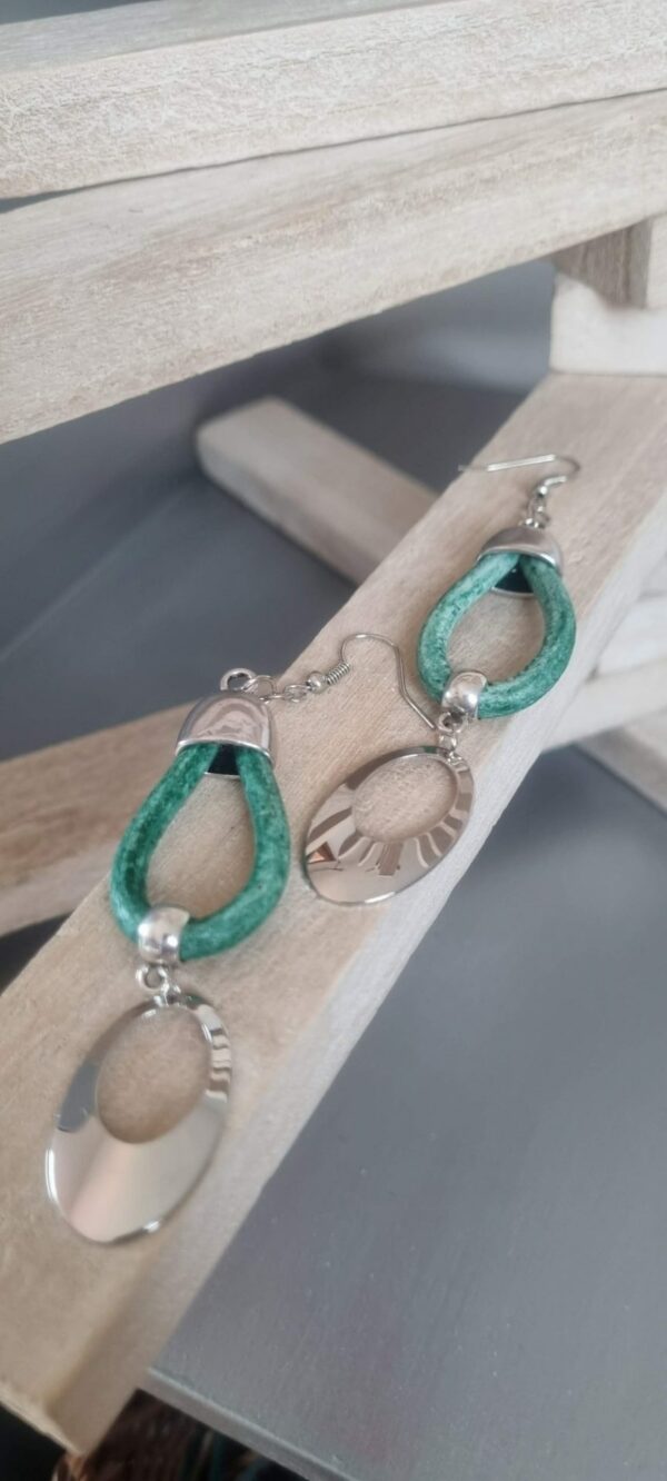 Boucles d'oreilles cuir rond vert et son pendentif ovale