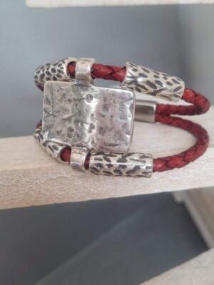 Bracelet cuir tressé rouge et passants argentés