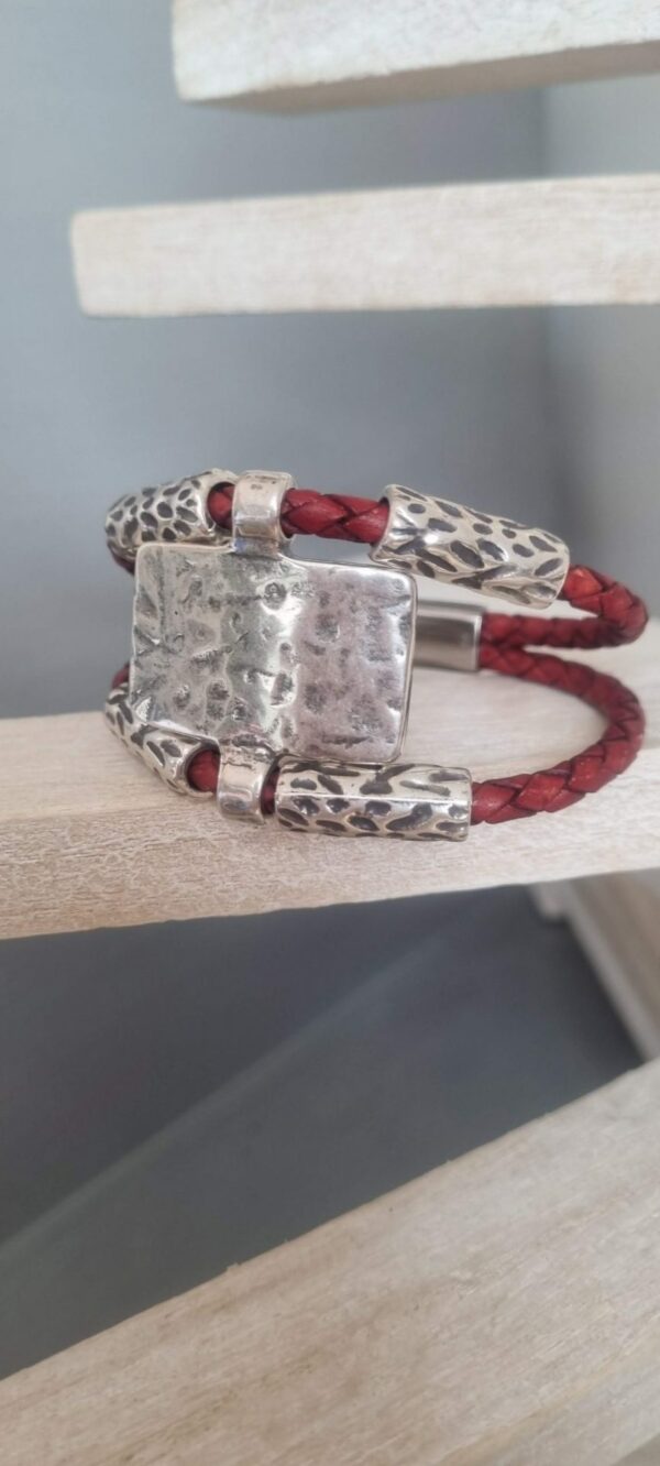 Bracelet cuir tressé rouge et passants argentés