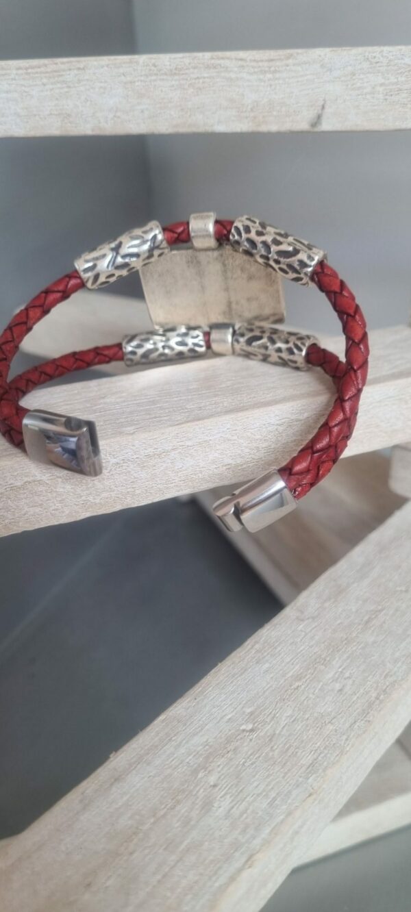 Bracelet cuir tressé rouge et passants argentés