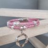 Bracelet cuir rond rose, perles et pendentif rond argentés