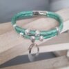 Bracelet cuir rond vert perles et pendentif ovale argentés