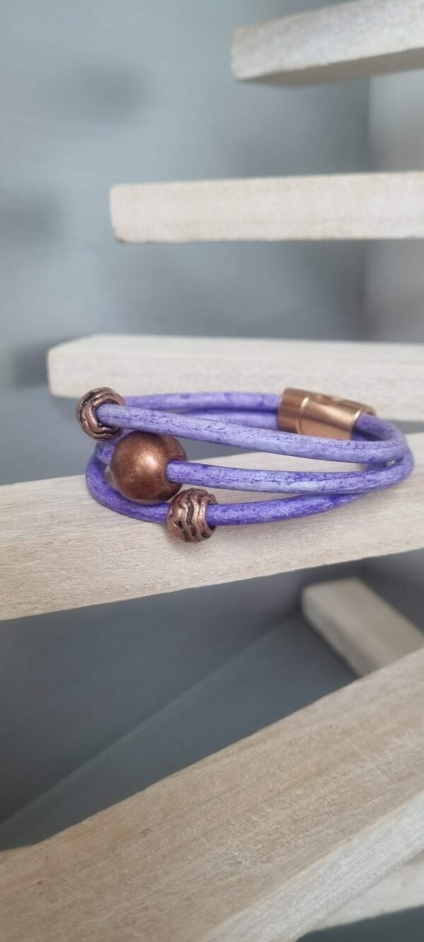 Bracelet femme en cuir rond mauve et perles en cuivre