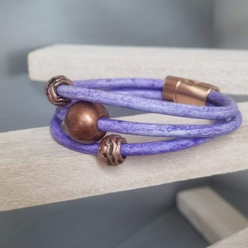 Bracelet femme en cuir rond mauve et perles en cuivre