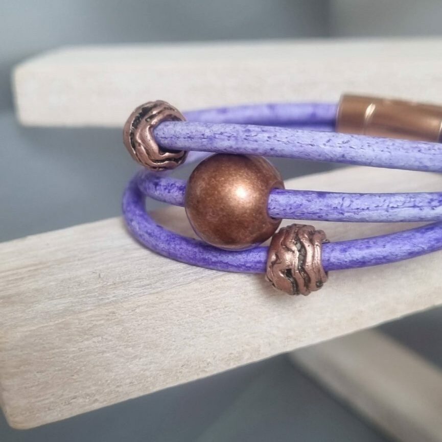 Bracelet femme en cuir rond mauve et perles en cuivre
