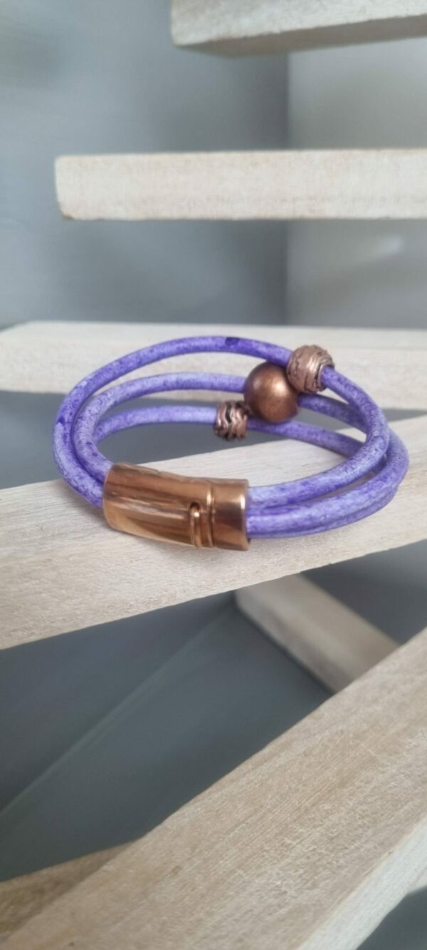 Bracelet femme en cuir rond mauve et perles en cuivre