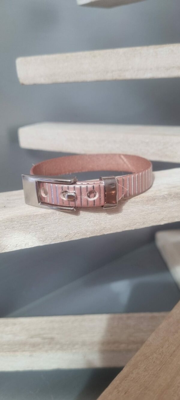 2CUI26 - 22€ Bracelet cuir plat rayé saumon et argent, fermoir montre