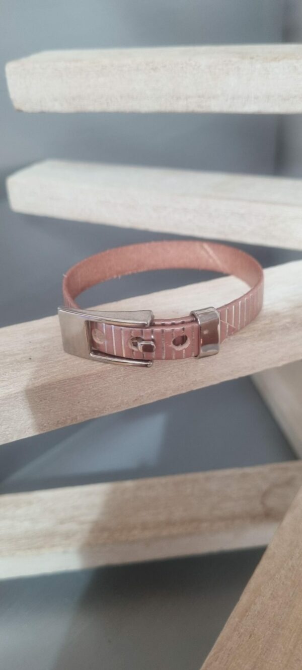 2CUI26 Bracelet cuir plat rayé saumon et argent, fermoir montre