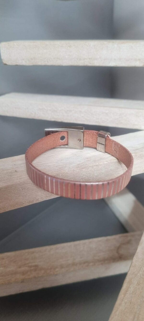 2CUI26A Bracelet cuir plat rayé saumon et argent, fermoir montre