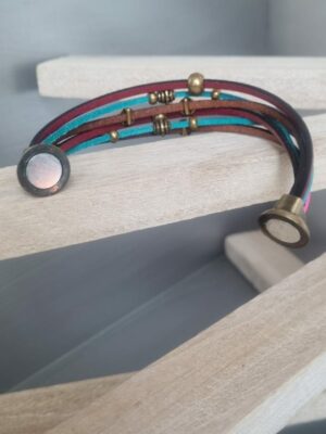 Bracelet femme multi lanière rose, bleu et bordeaux perles bronze