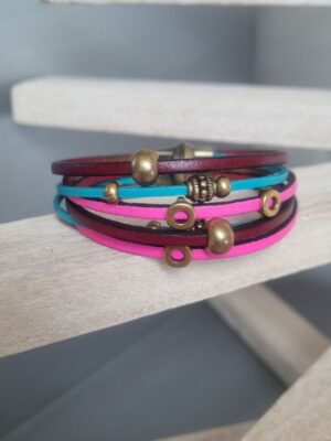 Bracelet femme multi lanière rose, bleu et bordeaux perles bronze
