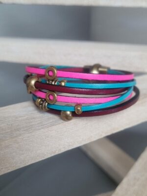 Bracelet femme multi lanière rose, bleu et bordeaux perles bronze