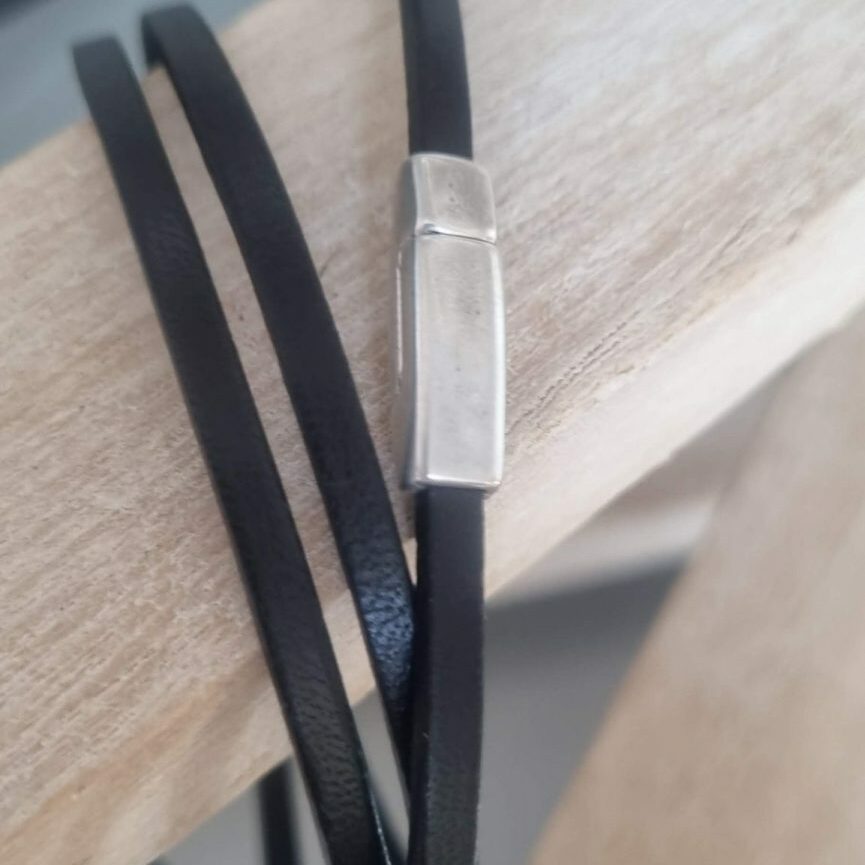 Bracelet homme triple tour en cuir noir 3mm et boussole argentée