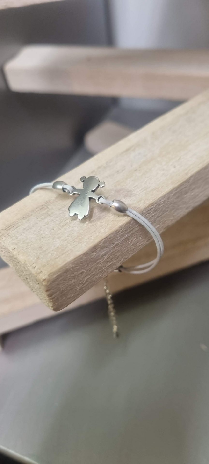Bracelet enfant en cuir blanc et fillette argentée